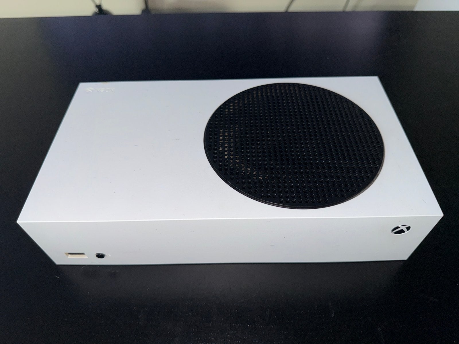 Foto 5 van Xbox Series S met controller en kabels
