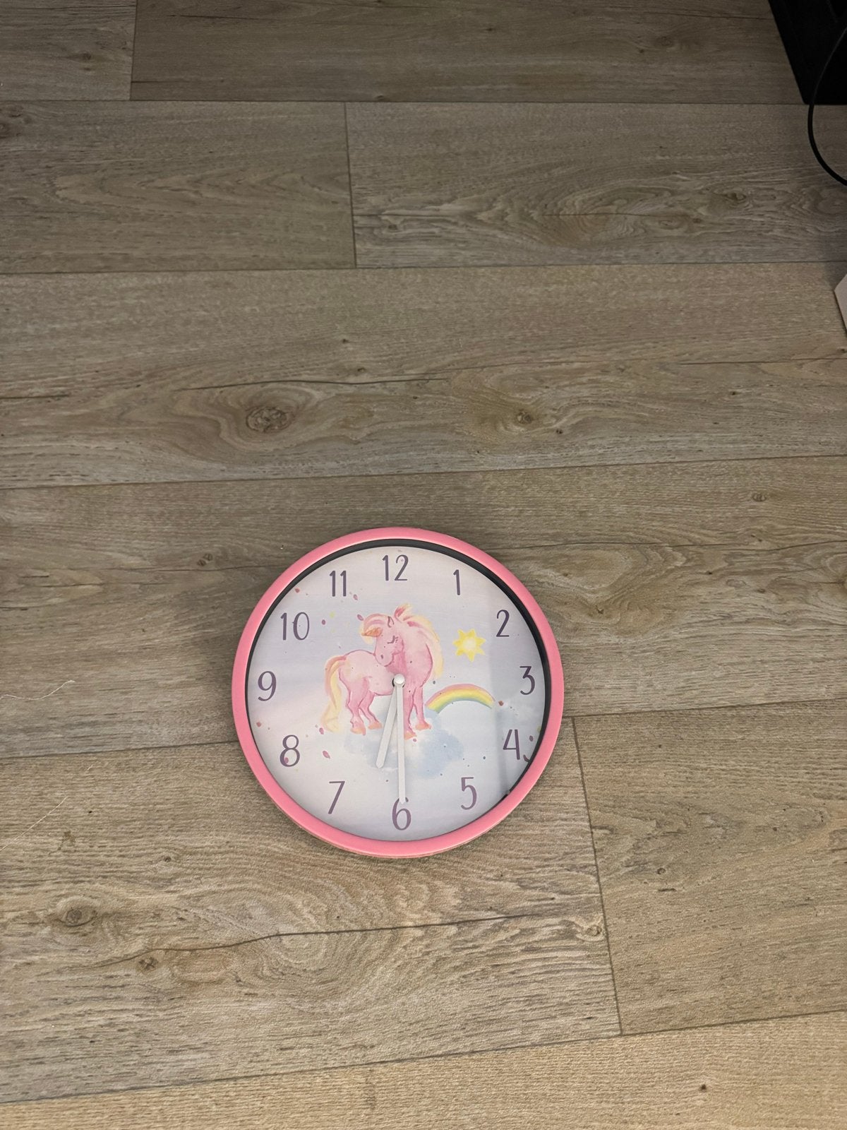 Roze kinderwandklok met eenhoorn en regenboog, Analoog, Werkt op batterijen, Ophalen of Verzenden, Roze
