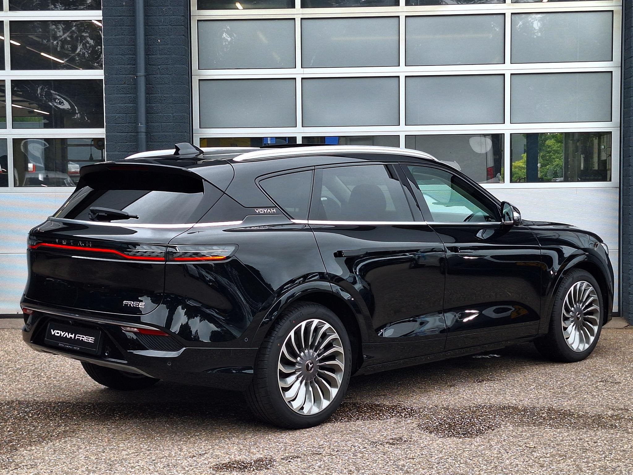 VOYAH Free Limited Edition Business 4WD 106 kWh | Schuifdak, Auto's, Voyah, Automaat, 12 maanden, Zwart, 489 pk