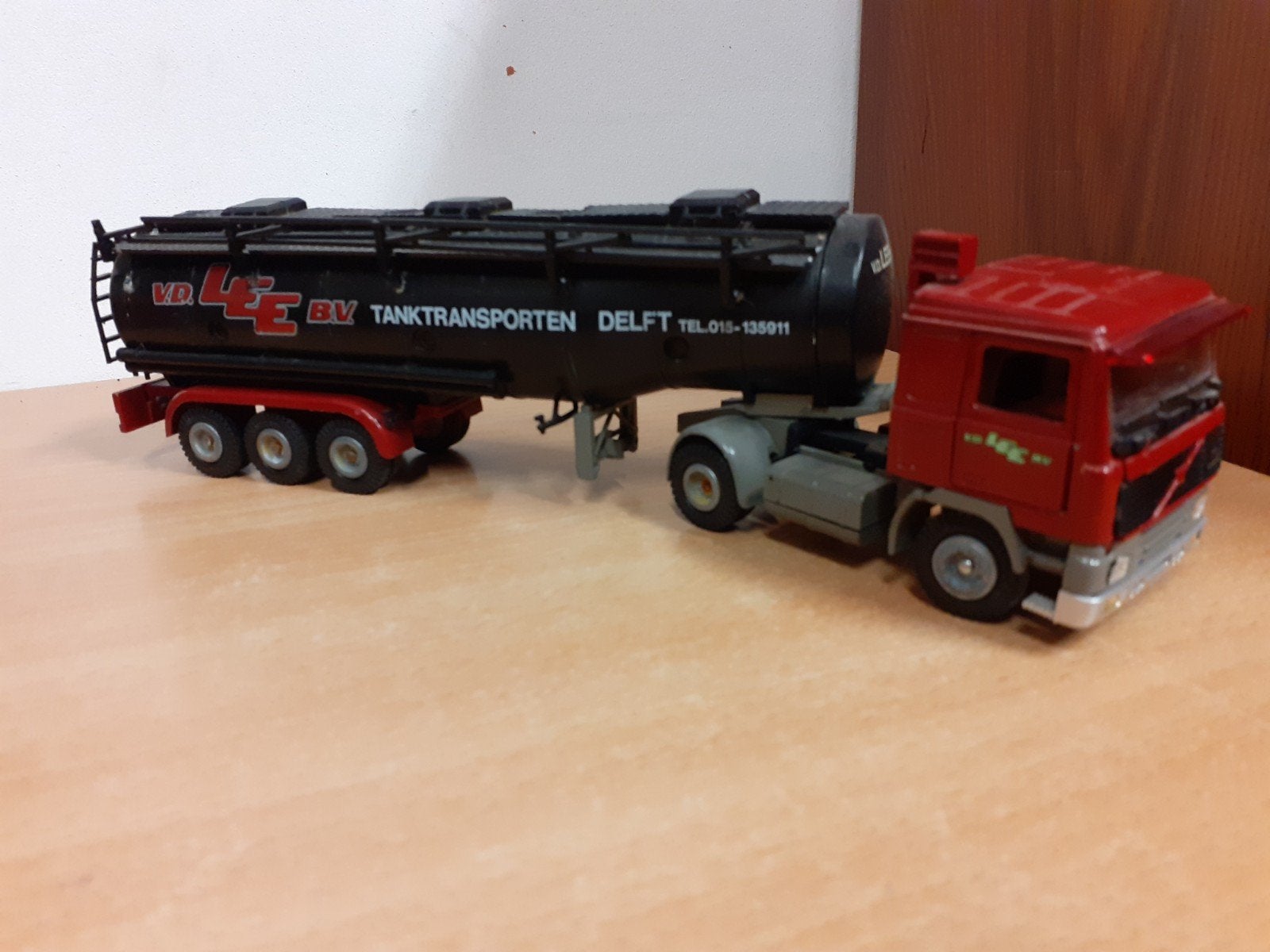 Tekno Volvo F12 Vd Lee tanktransporten, Ophalen of Verzenden, Zo goed als nieuw, Bus of Vrachtwagen, Tekno