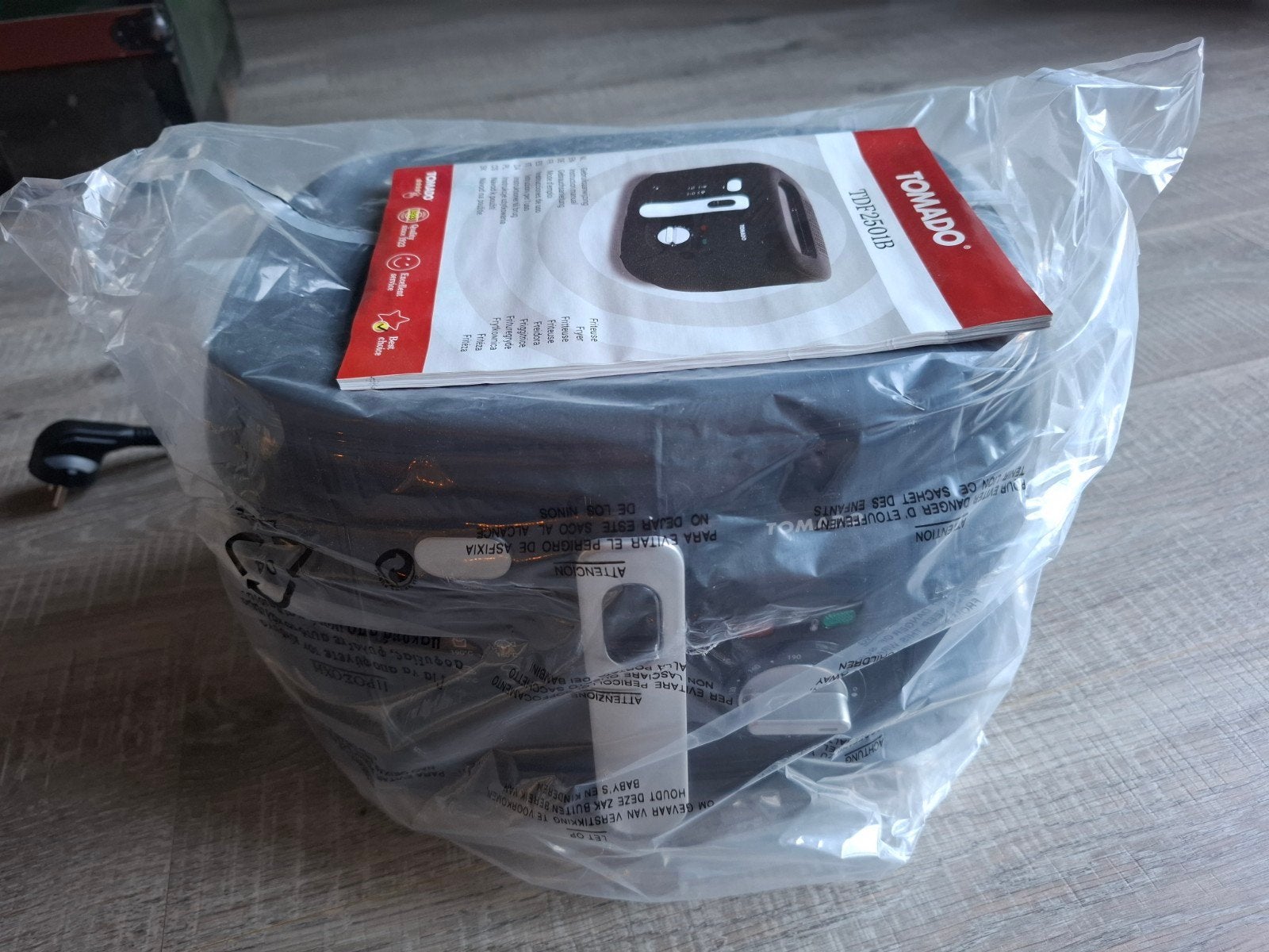 Nieuwe Tomado TDF2501B Friteuse - Ongebruikt!, Witgoed en Apparatuur, 2 tot 3 liter, Ophalen of Verzenden, Nieuw, Uitneembare binnenpan