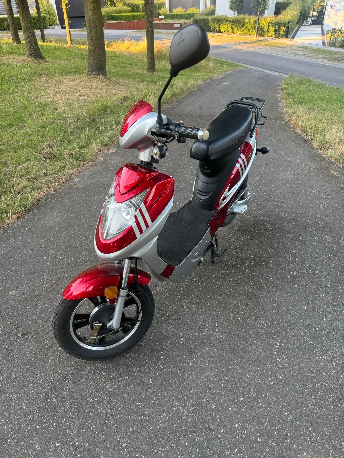 Elektrische Scooter - Zo goed als nieuw, lage kilometerstand, Ophalen, Zo goed als nieuw, Elektrisch, Overige merken