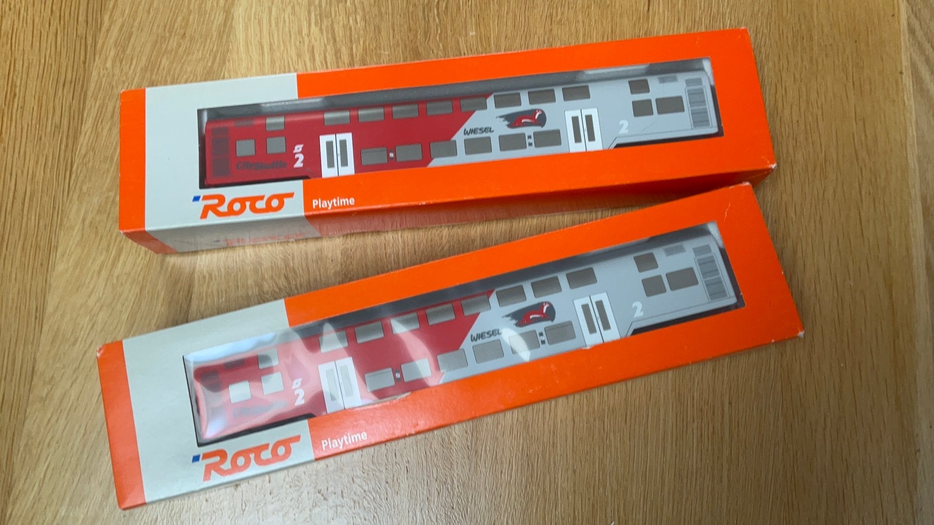 TE KOOP; 2 ROCO wagons, playtime-versie H0, Gelijkstroom of Wisselstroom, Wagon, Ophalen of Verzenden, Zo goed als nieuw