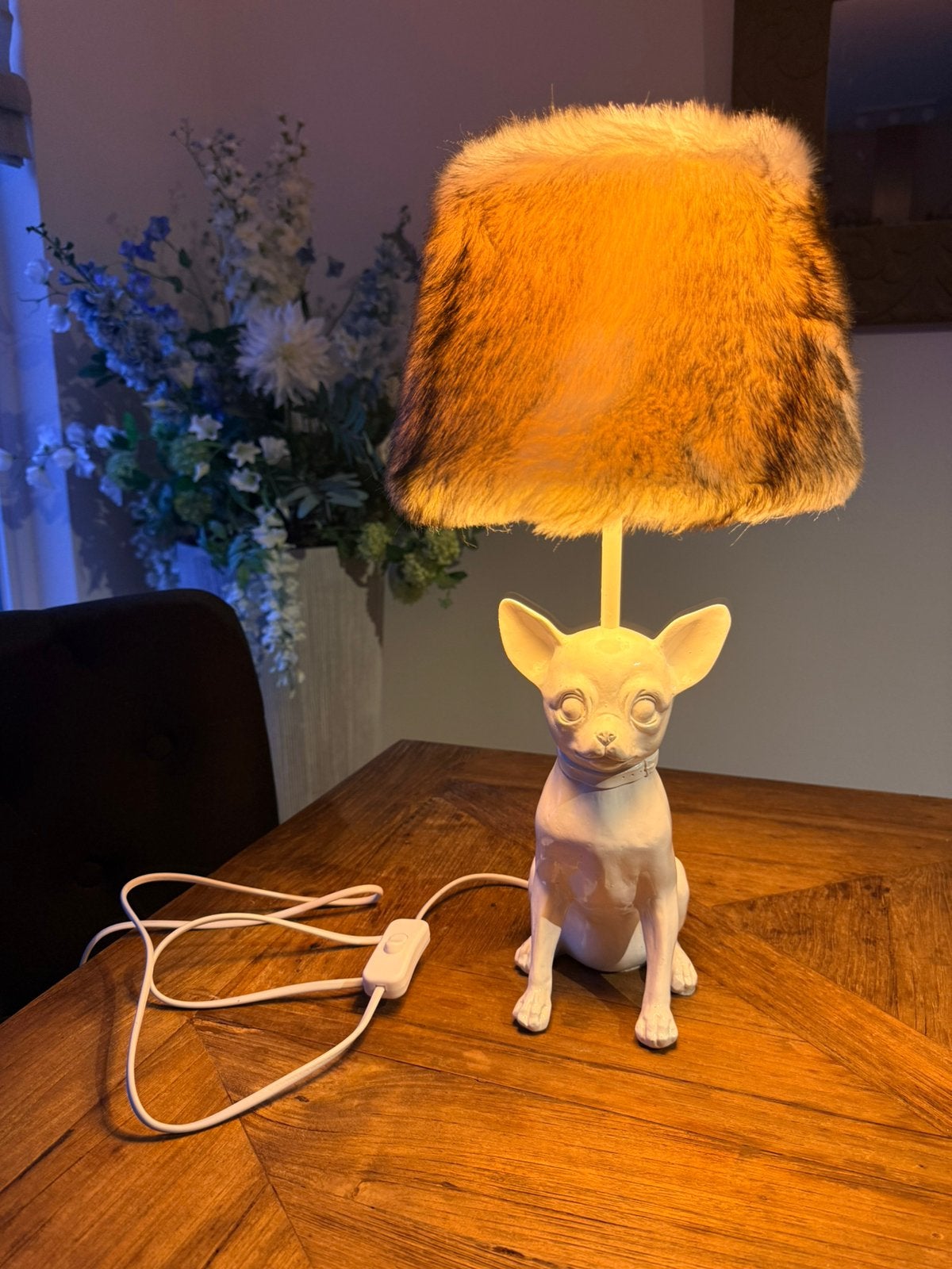 Handgemaakte lampenkap met een chihuahua onderstel wit, Wit, Ophalen of Verzenden, Zo goed als nieuw