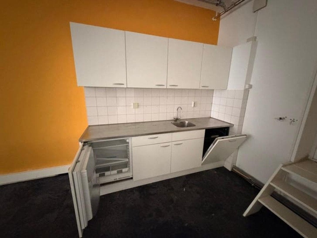Nette gebruikte keuken met RVS blad, vaatwasser en koelkast, Ophalen, Gebruikt, Wit, Enkelwandige keuken