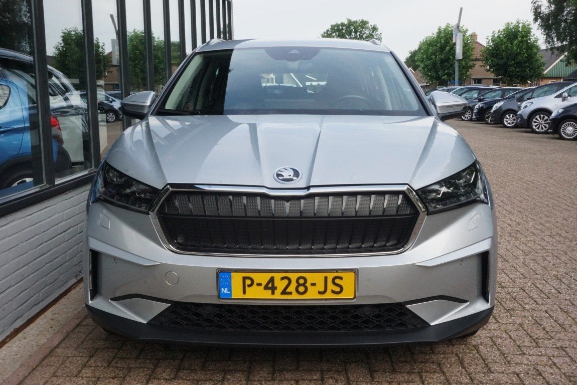 Skoda Enyaq iV 80 wegklapbare trekhaak/Camera! (bj 2022), Automaat, Achterwielaandrijving, Gebruikt, Origineel Nederlands