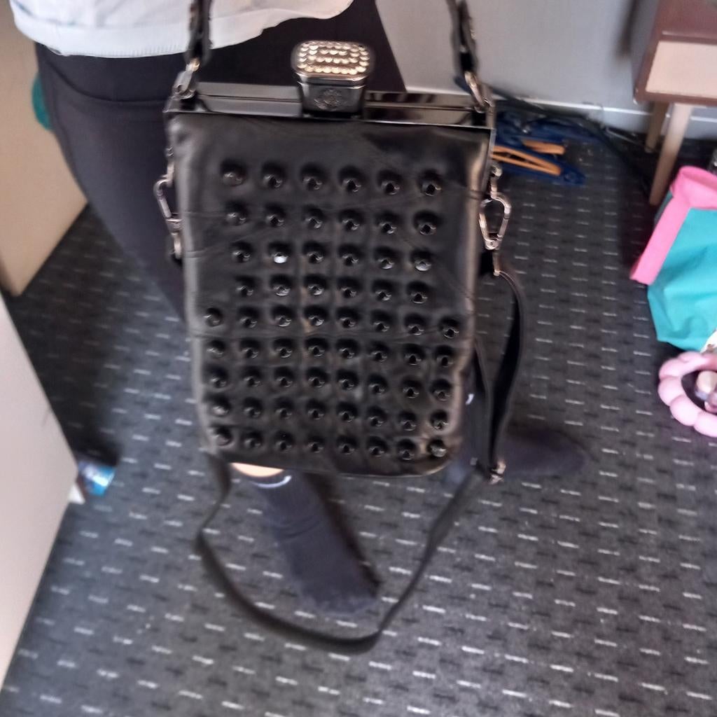 Zwarte handtas met studs en afneembare schouderband, Ophalen of Verzenden, Nieuw, Zwart, Handtas