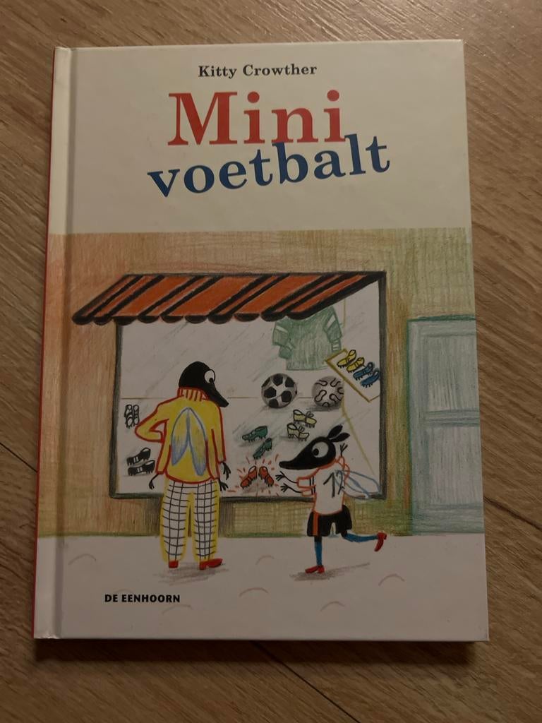 Mini voetbalt - Kitty Crowther (Kinderboek), Boeken, Ophalen of Verzenden, Gelezen, Fictie algemeen