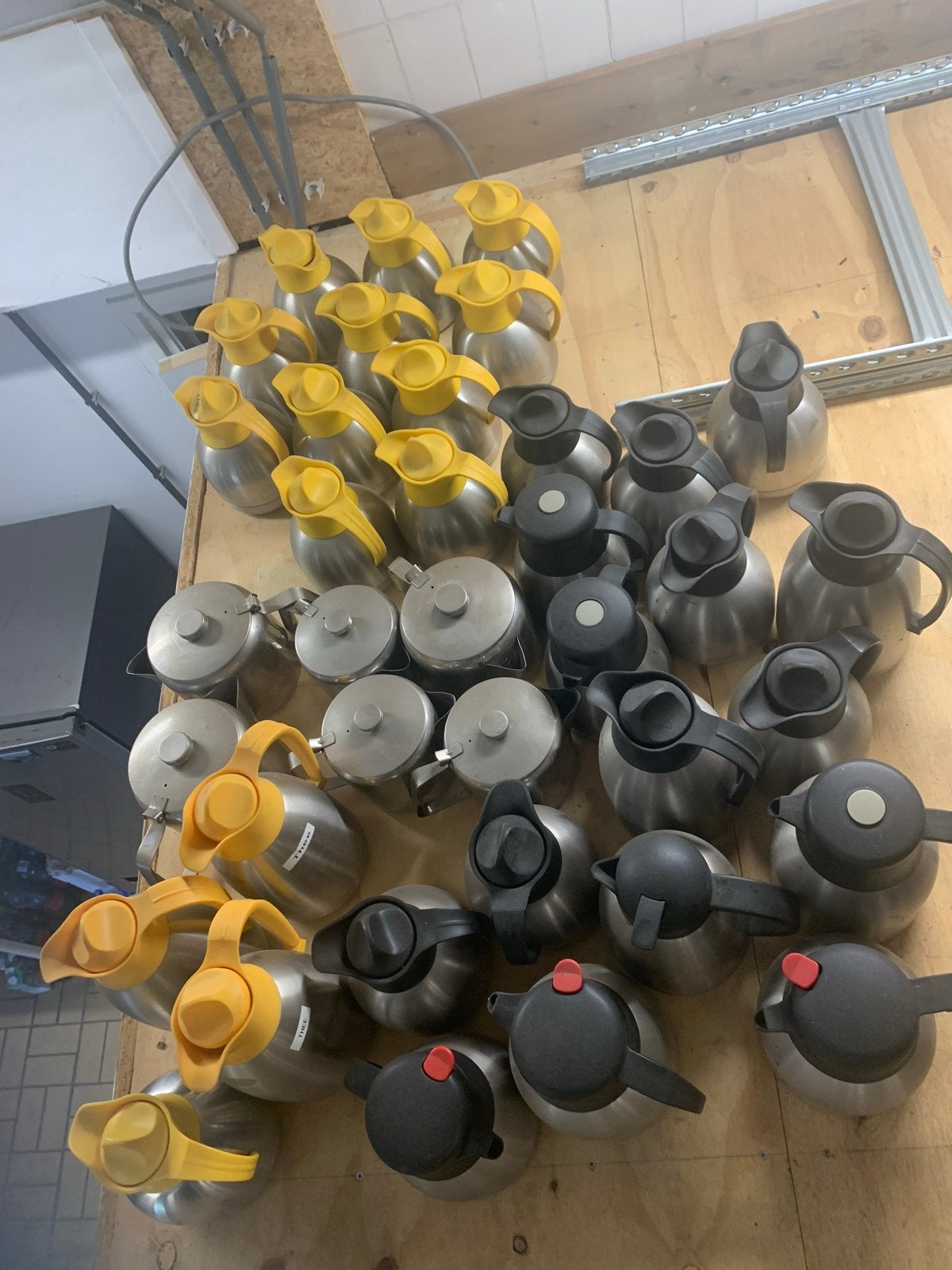 30 thermoskannen diverse maten voor horeca/caterin, Ophalen, Overige materialen, Gebruikt, Thermoskan