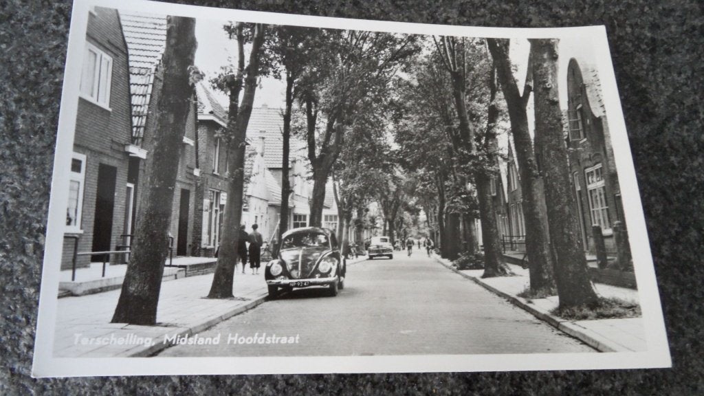 Terschelling, Midsland Hoofdstraat met VW kever 1954 ansicht, Verzenden, 1940 tot 1960, Ongelopen, Waddeneilanden