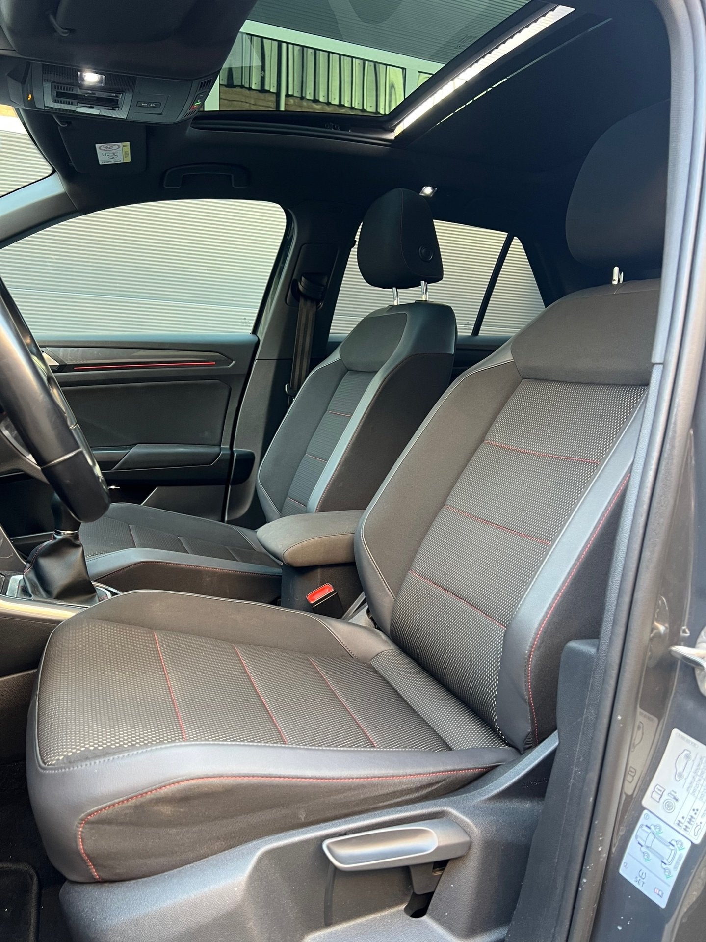 Volkswagen T-Roc 1.5 TSI Sport Carplay Nette auto Rijklaar, Auto's, Voorwielaandrijving, Stof, 150 pk, Origineel Nederlands