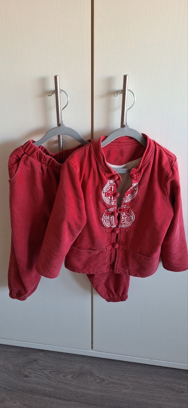 Rode Chinese stijl pyjama set voor kinderen, maat 104, Ophalen of Verzenden, Zo goed als nieuw, Onbekend, Jongen of Meisje