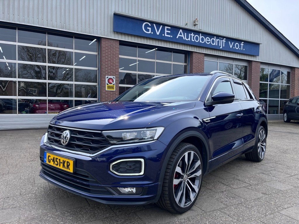 Volkswagen T-ROC 1.5 TSI SPORT R-LINE AUTOMAAT NAV COMPLEET., Auto's, Euro 6, 4 cilinders, 150 pk, Blauw