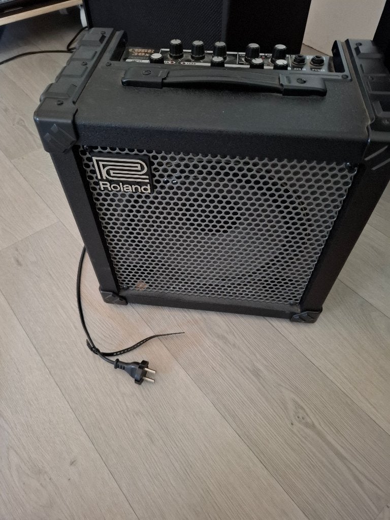 Cube 30 Roland, Muziek en Instrumenten, Versterkers | Bas en Gitaar, Ophalen, Zo goed als nieuw, Gitaar, Minder dan 50 watt