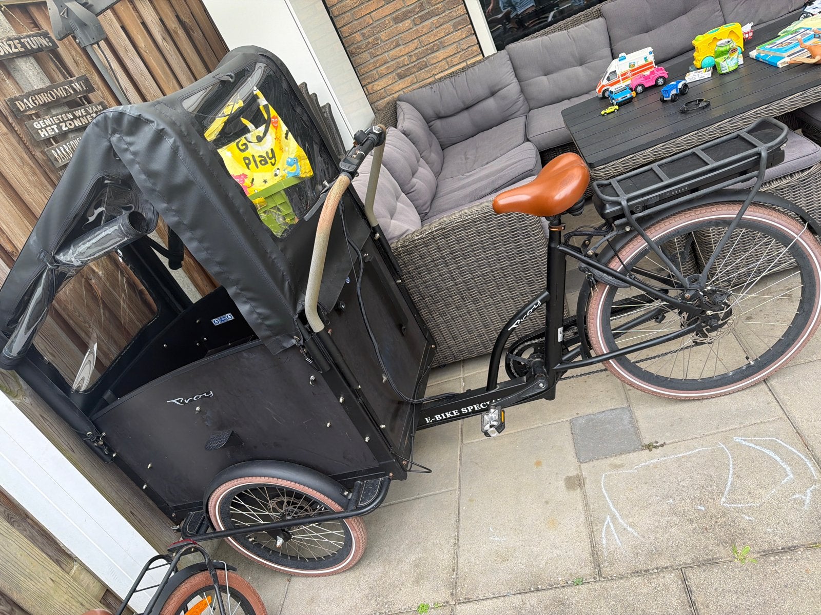 Bakfiets met nieuwe regenhuif en babyschaaltje, Ophalen, Gebruikt, 4 kinderen of meer, Huif