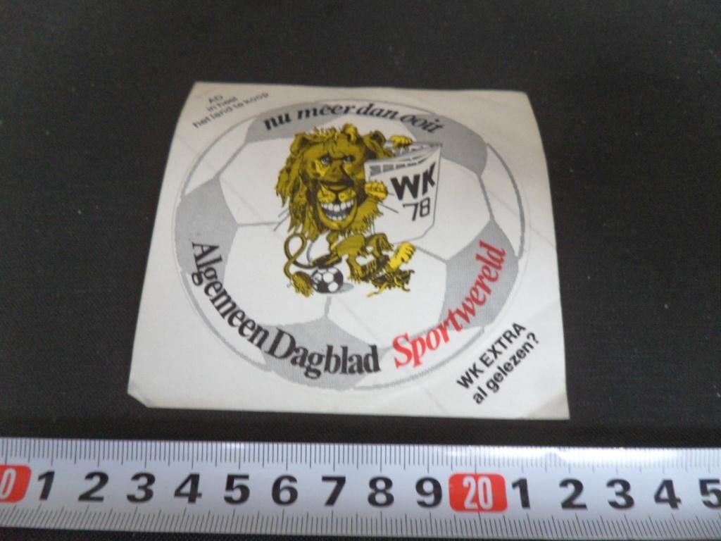 sticker krant AD algemeen dagblad - leeuw voetbal WK 1978, Ophalen, Zo goed als nieuw