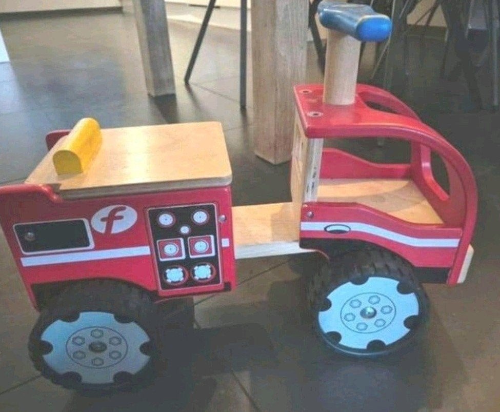 Houten loopwagen brandweerauto met opbergruimte, Ophalen, Gebruikt, Rij- of Hobbelspeelgoed