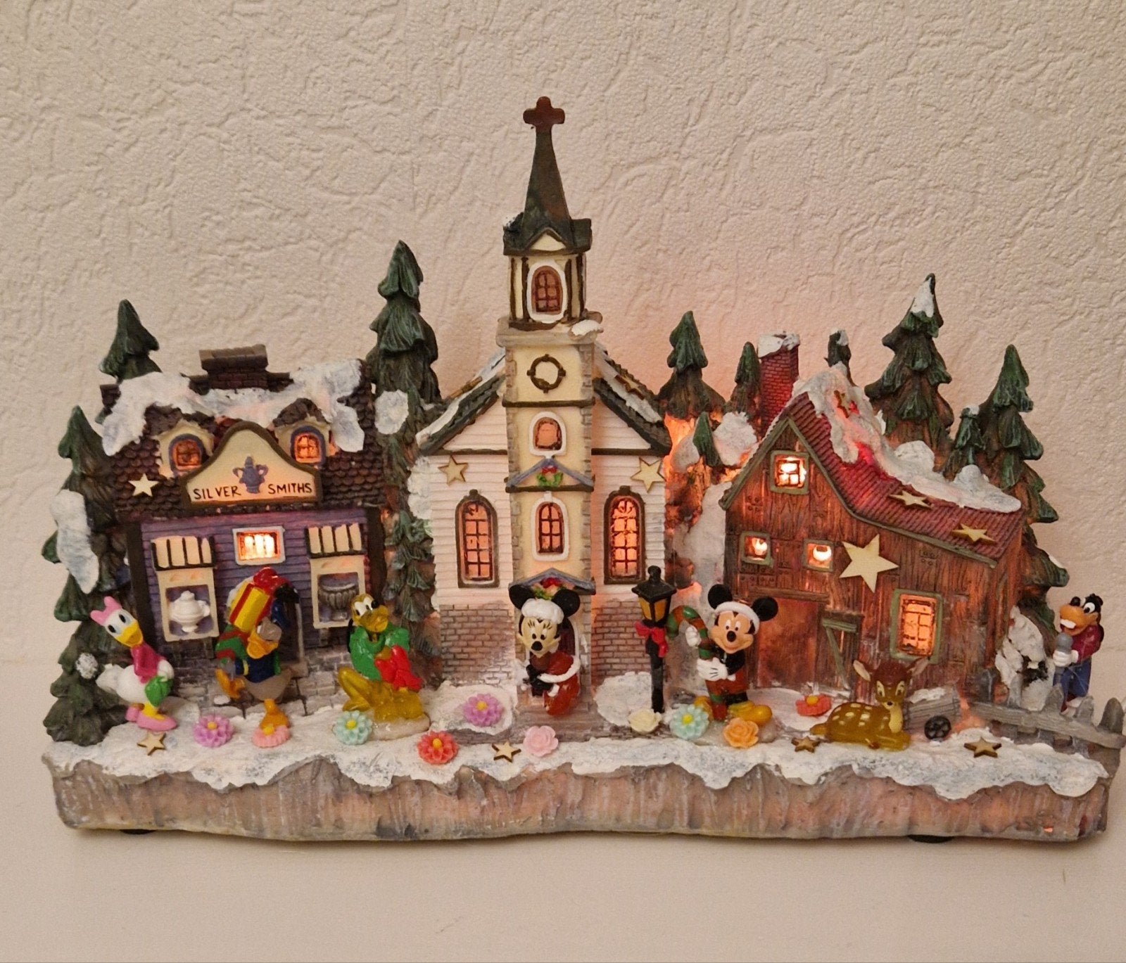 Prachtig kerstdorp met
minnie,mickey, pluto Bambi
katrien, Ophalen of Verzenden, Nieuw