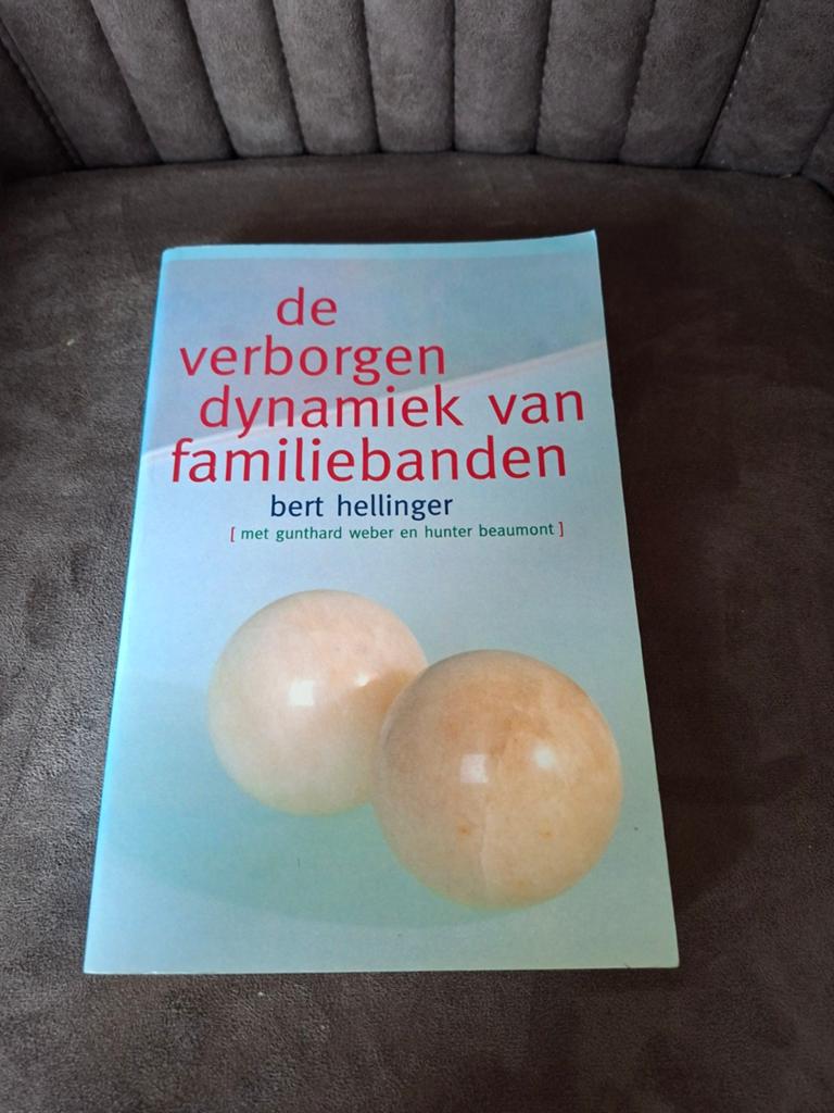 De verborgen dynamiek van familiebanden - Bert Hellinger, Boeken, Ophalen of Verzenden, Gelezen