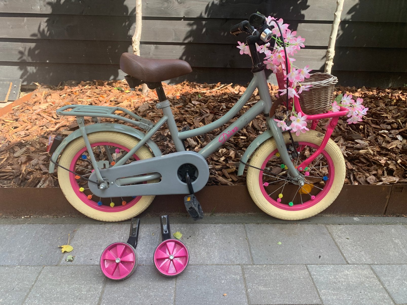 Meisjesfiets 14 inch, Fietsen en Brommers, Fietsen | Kinderfietsjes, Ophalen, Zijwieltjes, Velgrem, Minder dan 16 inch