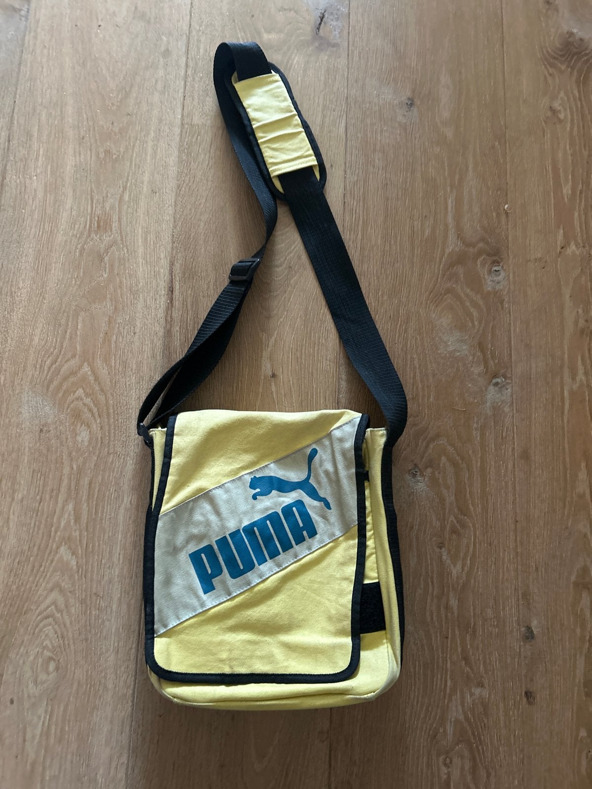 Vintage Puma schoudertas geel met zwart logo, Ophalen, Gebruikt, Geel, Overige merken