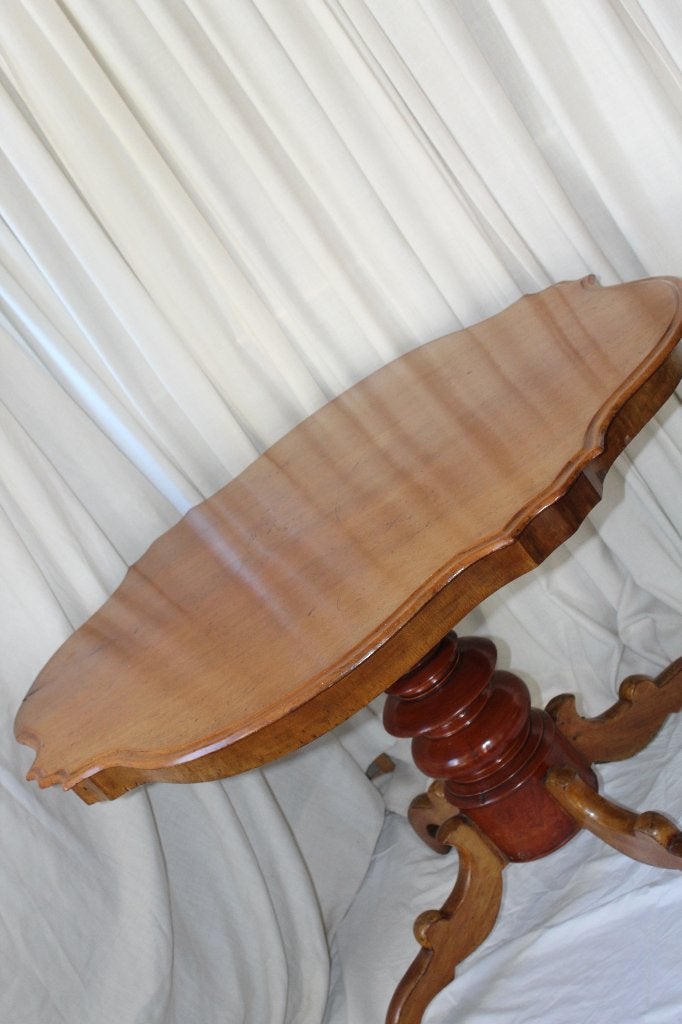 Antieke Eettafel Wortelhout Driepoot Geschulpte Rand, Huis en Inrichting, Tafels | Eettafels, Gebruikt, Overige materialen, 100 tot 150 cm