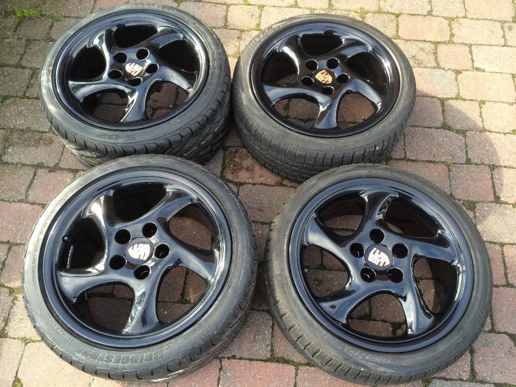 porsche zwart gelakte 18"-ers velgen met banden, Ophalen