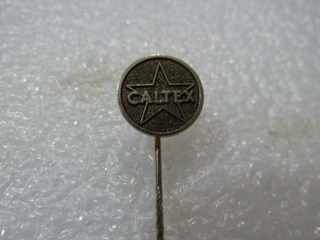 Vintage Caltex Speldje - Zeldzaam Verzamelobject, Verzamelen, Ophalen of Verzenden, Gebruikt, Merk, Speldje of Pin
