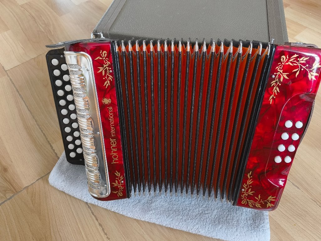Hohner International trekzak trekharmonica GC-stemming, Ophalen, Gebruikt, Overige formaten, Met koffer