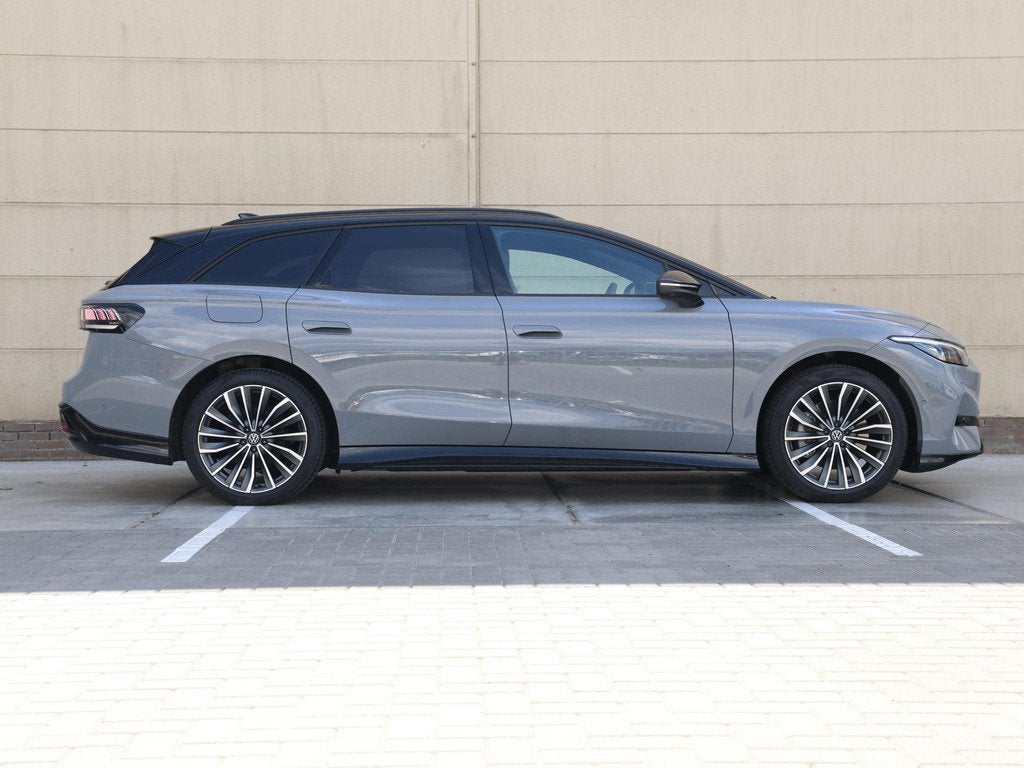 Volkswagen ID.7 Tourer Limited Edition Plus 77 kWh Trekhaak|, Auto's, Volkswagen, Achterwielaandrijving, Gebruikt, Zwart, 1000 kg