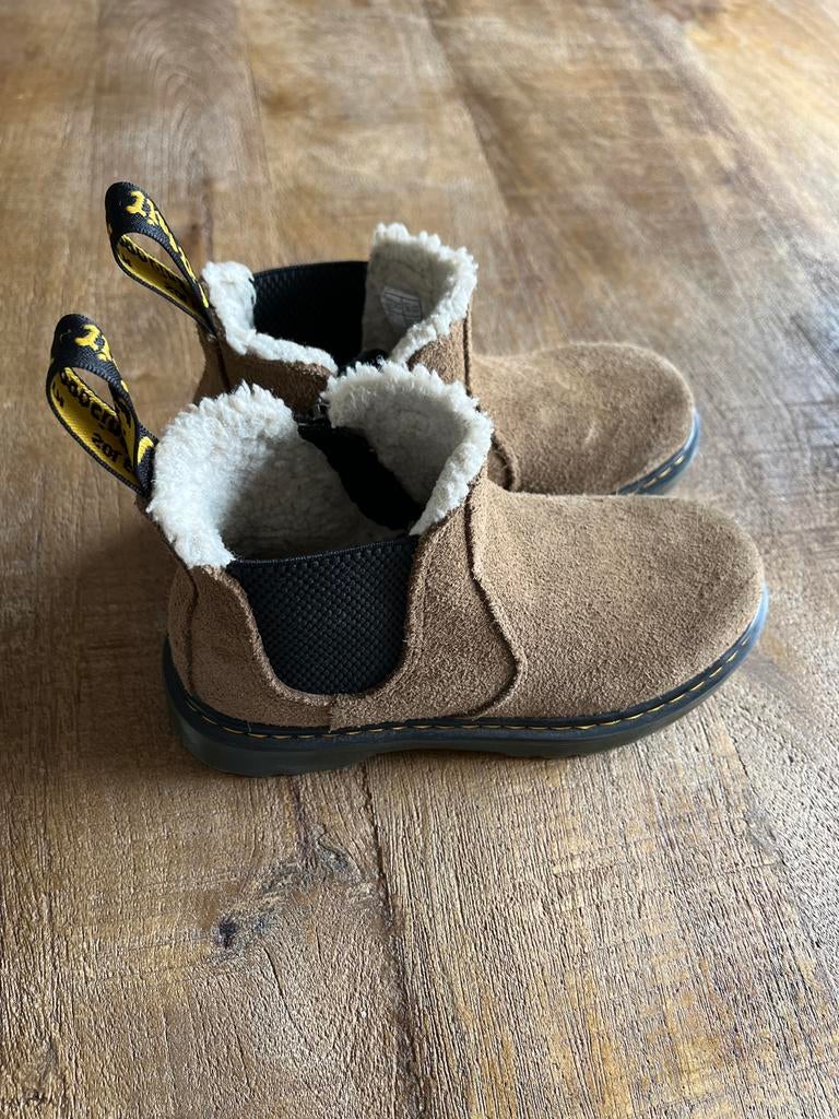 Dr. Martens Laarsjes - Bruin Suede met Bontvoering, Ophalen of Verzenden, Zo goed als nieuw, Meisje, Laarzen