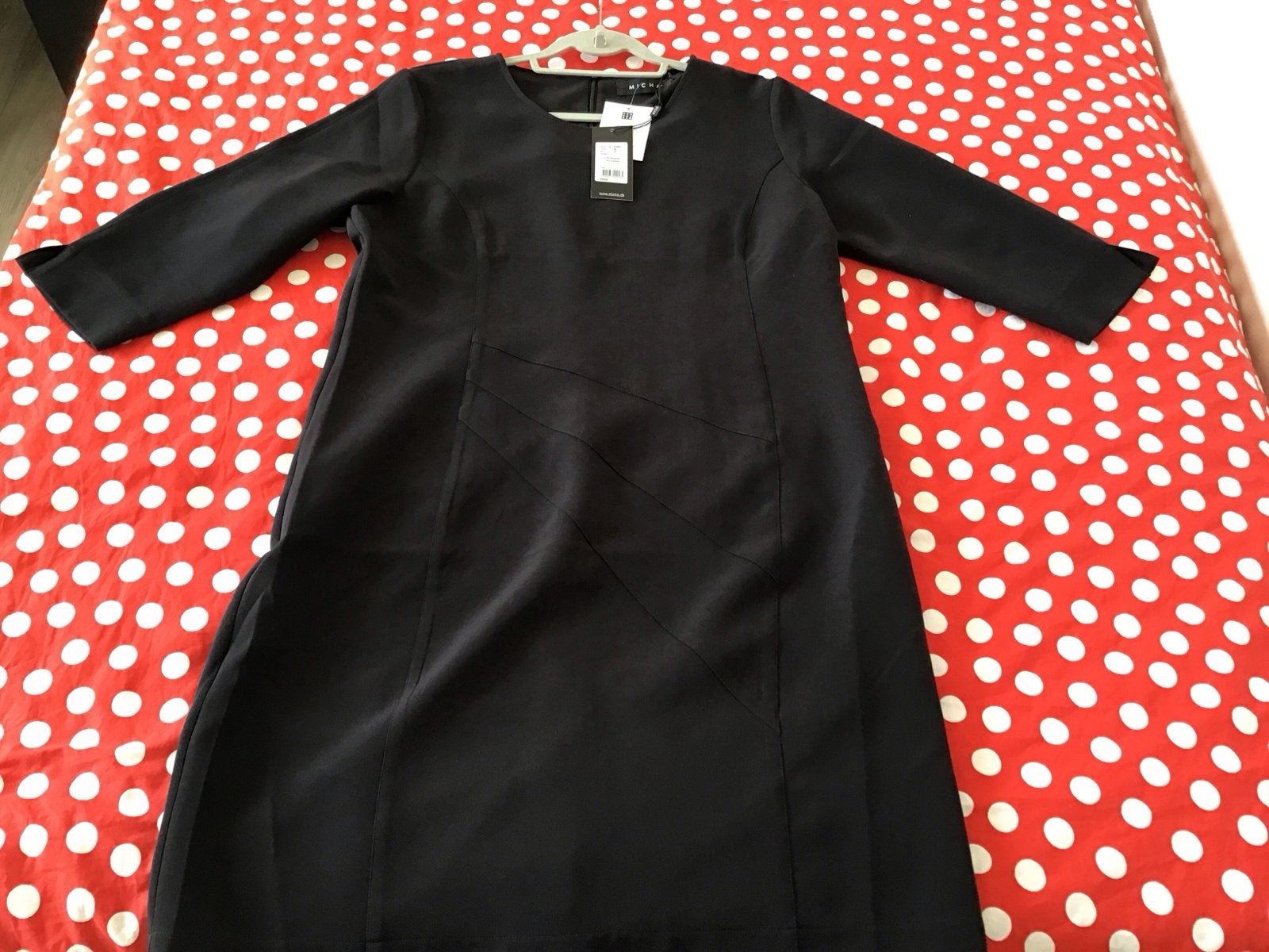 Nieuwe zwarte jurk maat 44 prachtige stof van €100 voor €20, Ophalen of Verzenden, Nieuw, Maat 42/44 (L), Zwart