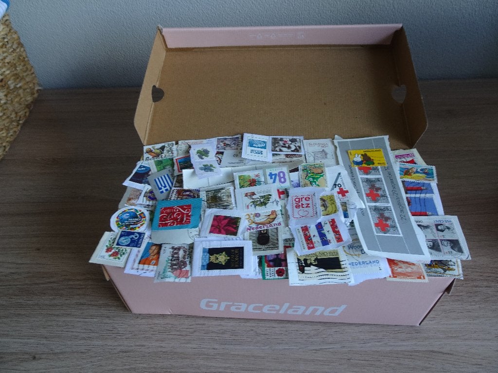 schoenendoos, geheel gevuld met postzegels, Postzegels en Munten, Postzegels | Volle albums en Verzamelingen, Ophalen of Verzenden