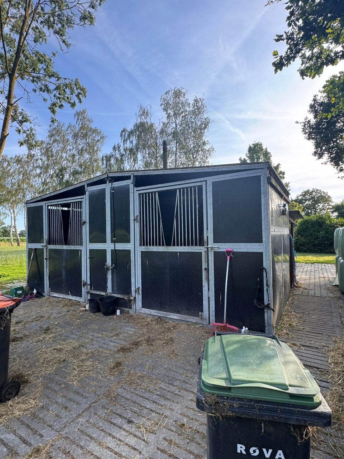 Verplaatsbare buitenstal met 2 paardenboxen, Dieren en Toebehoren, Opfok, 2 of 3 paarden of pony's