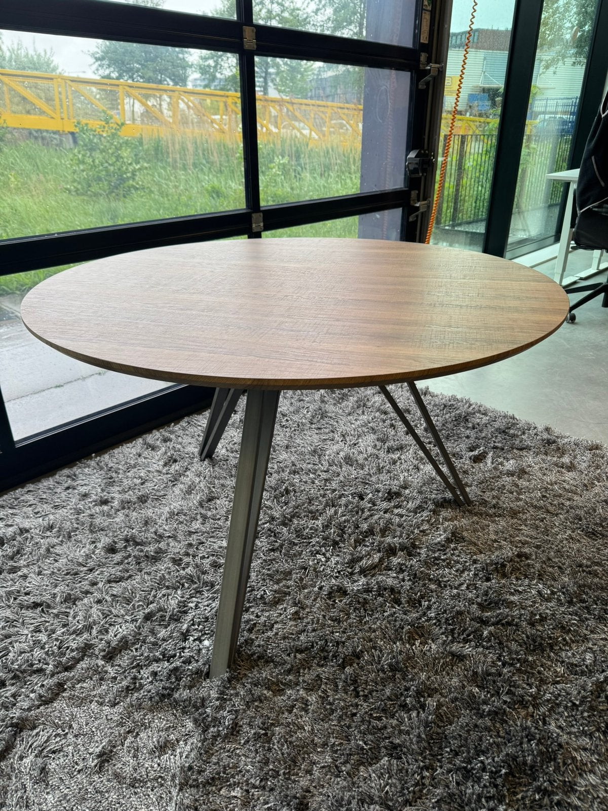 Mooie ronde tafel, Huis en Inrichting, Tafels | Eettafels, 100 tot 150 cm, Rond, Zo goed als nieuw, Modern