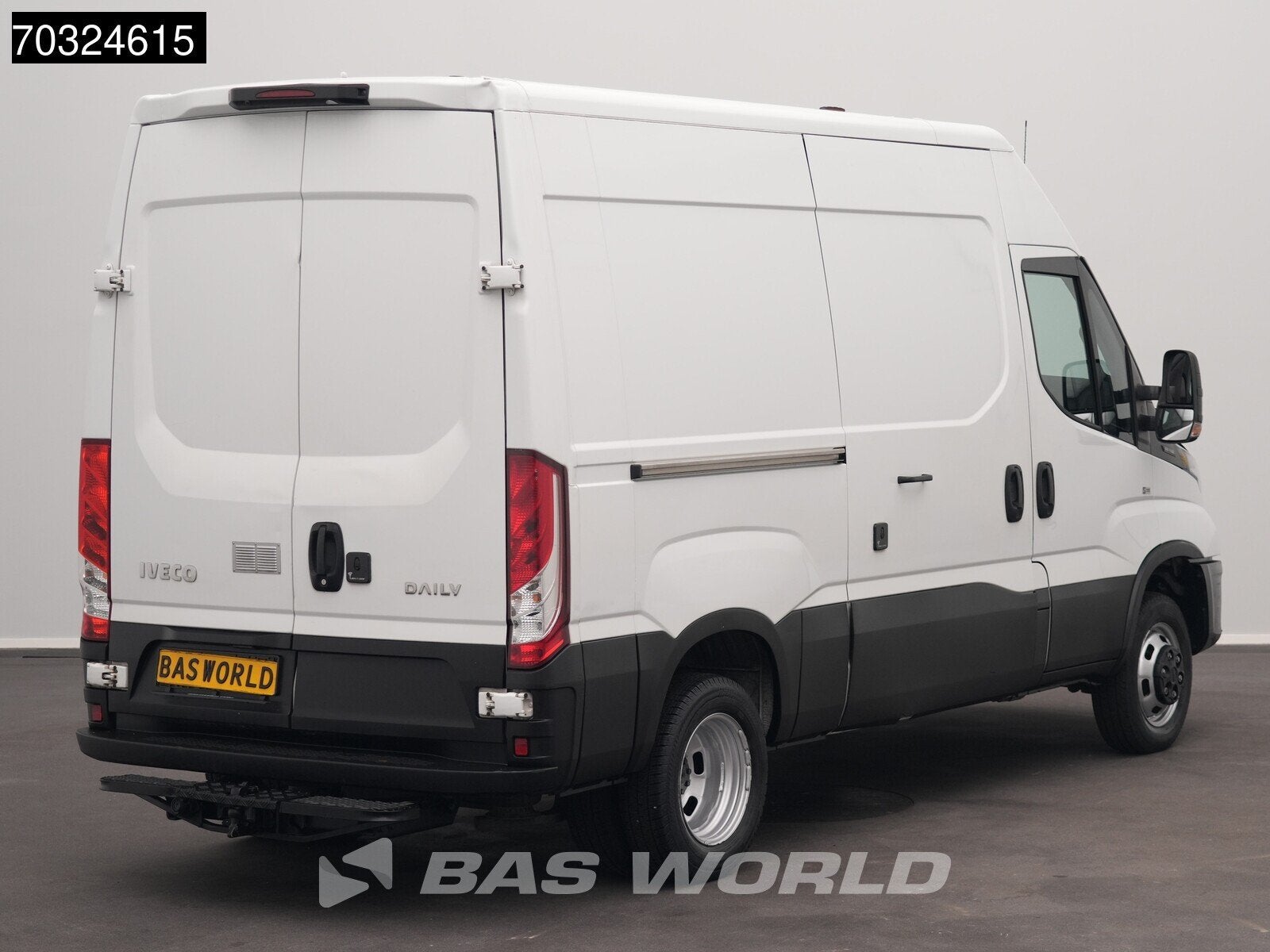 Iveco Daily 35C14 Dubbellucht L2H2 3,5t Trekhaak Airco Cruis, Auto's, Bestelauto's, Stof, Gebruikt, Euro 6, Iveco