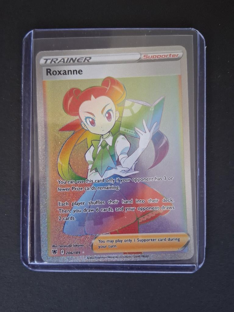 Trainer (Rainbow) Roxanne 206/189 (Astral Radiance) NM, Ophalen of Verzenden, Nieuw, Losse kaart, Foil