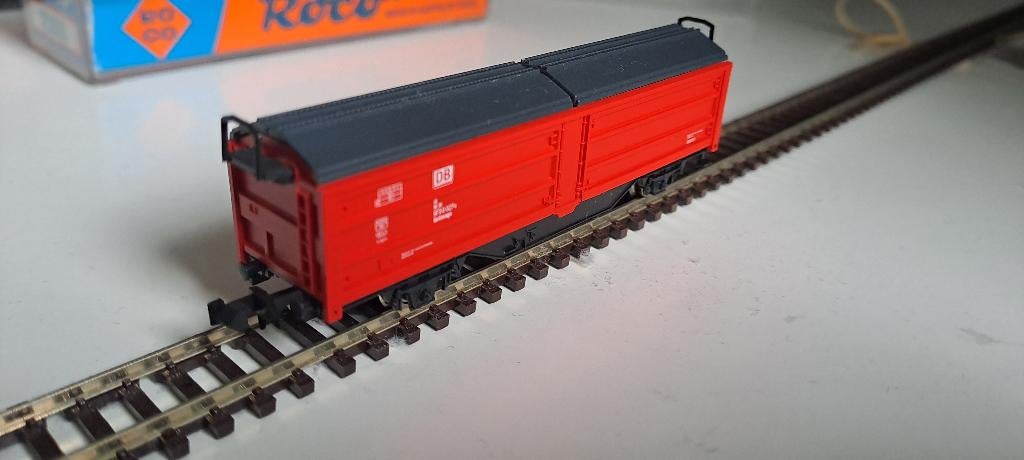 Db  gesloten goederenwagon db cargo 2 asser roco, Gelijkstroom, Wagon, Ophalen of Verzenden, Zo goed als nieuw