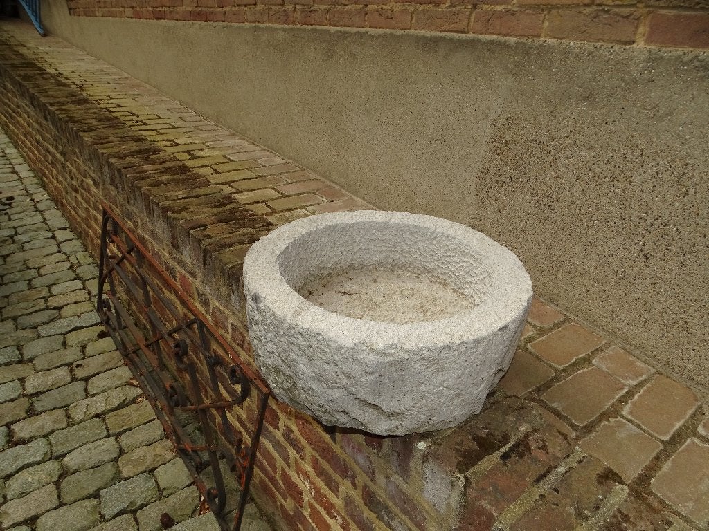oude ronde arduinen trog drinkbak, Ophalen