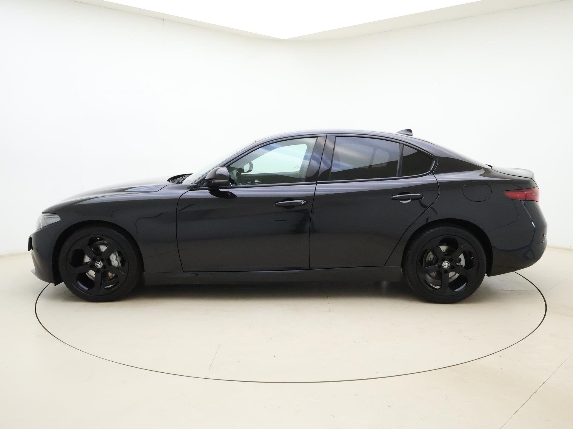 Alfa Romeo Giulia 2.0T | automaat | Climate control | Naviga, Auto's, Alfa Romeo, Euro 6, 4 cilinders, Zwart, 1600 kg
