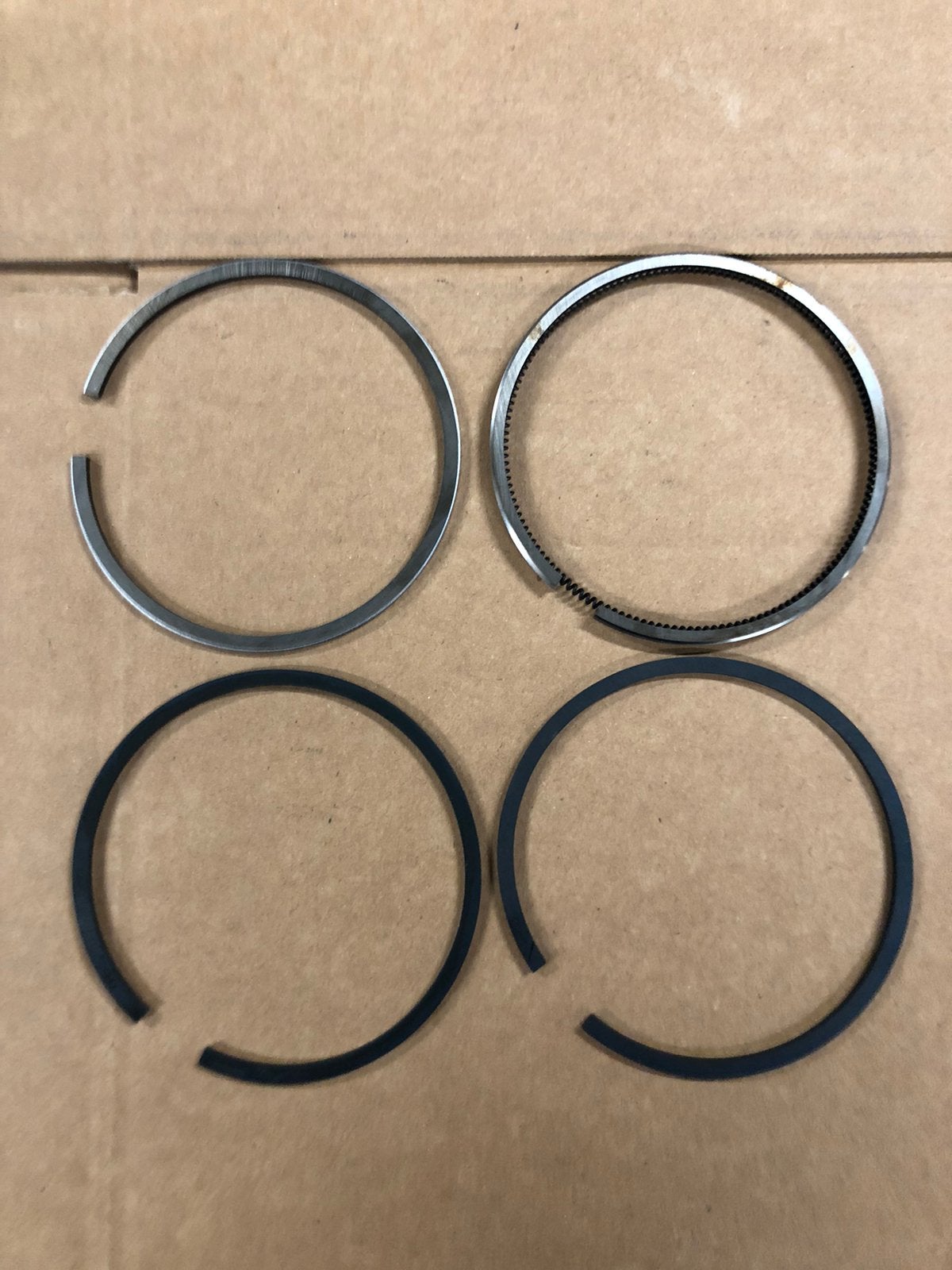 Land Rover Lightweight/ Series zuigerveren set NOS, Auto-onderdelen, Motor en Toebehoren, Oldtimer onderdelen, Land Rover, Ophalen of Verzenden