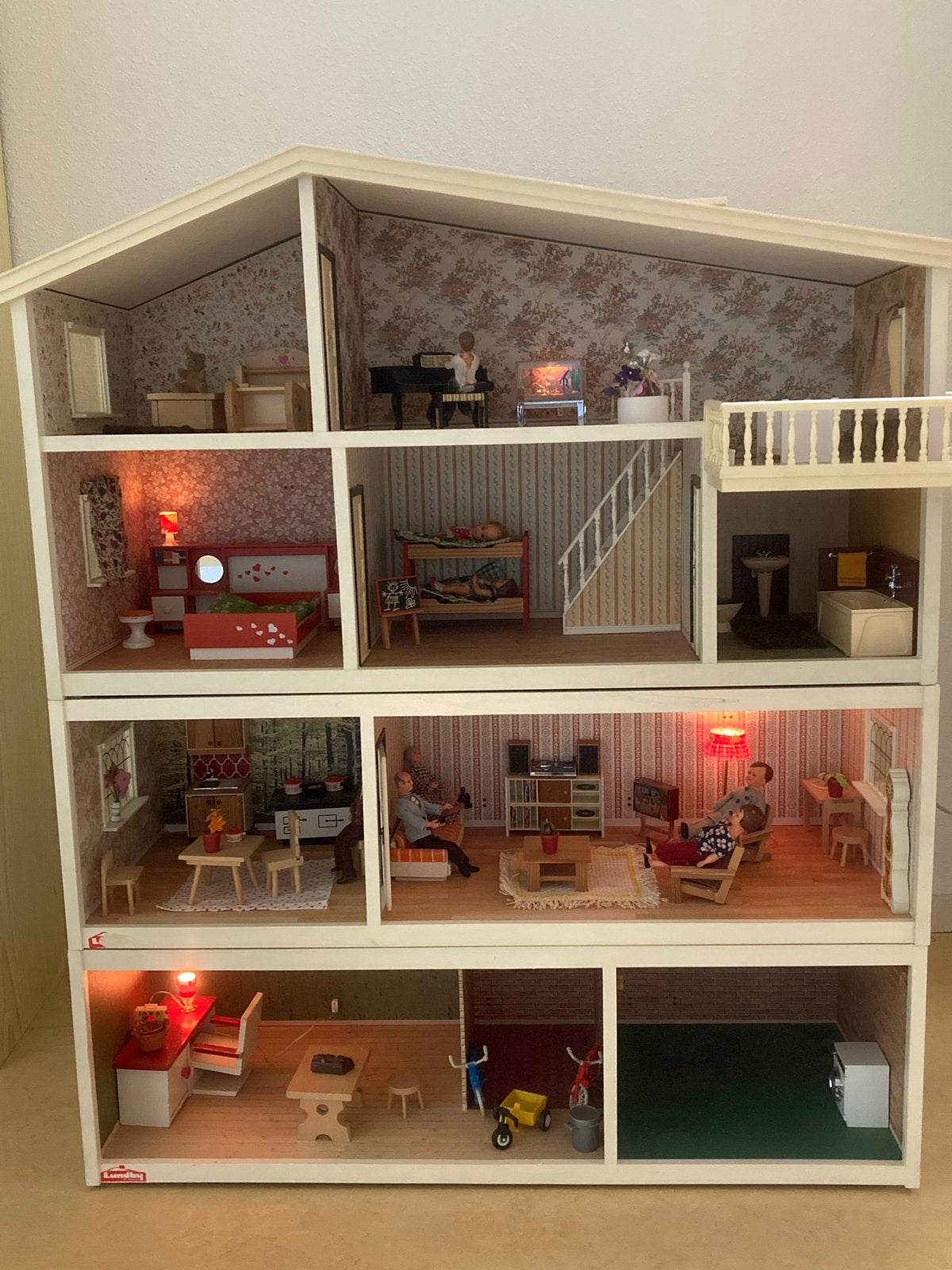 Groot en compleet Lundby poppenhuis met meubels en poppen, Ophalen, Gebruikt, Poppenhuis
