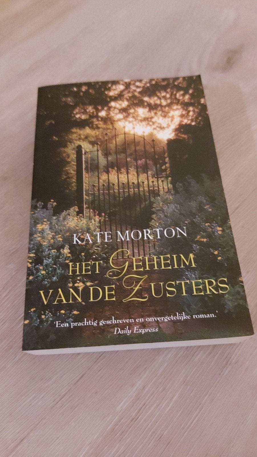 Het Geheim van de Zusters - Kate Morton, Ophalen of Verzenden, Zo goed als nieuw, Kate Morton, Nederland