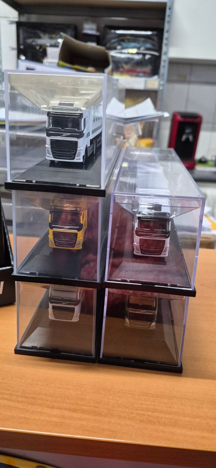 Diverse miniatuur trucks met vitrine - 1:87 - HO, Overige merken, 1:50 of kleiner, Holland oto, Holland oto