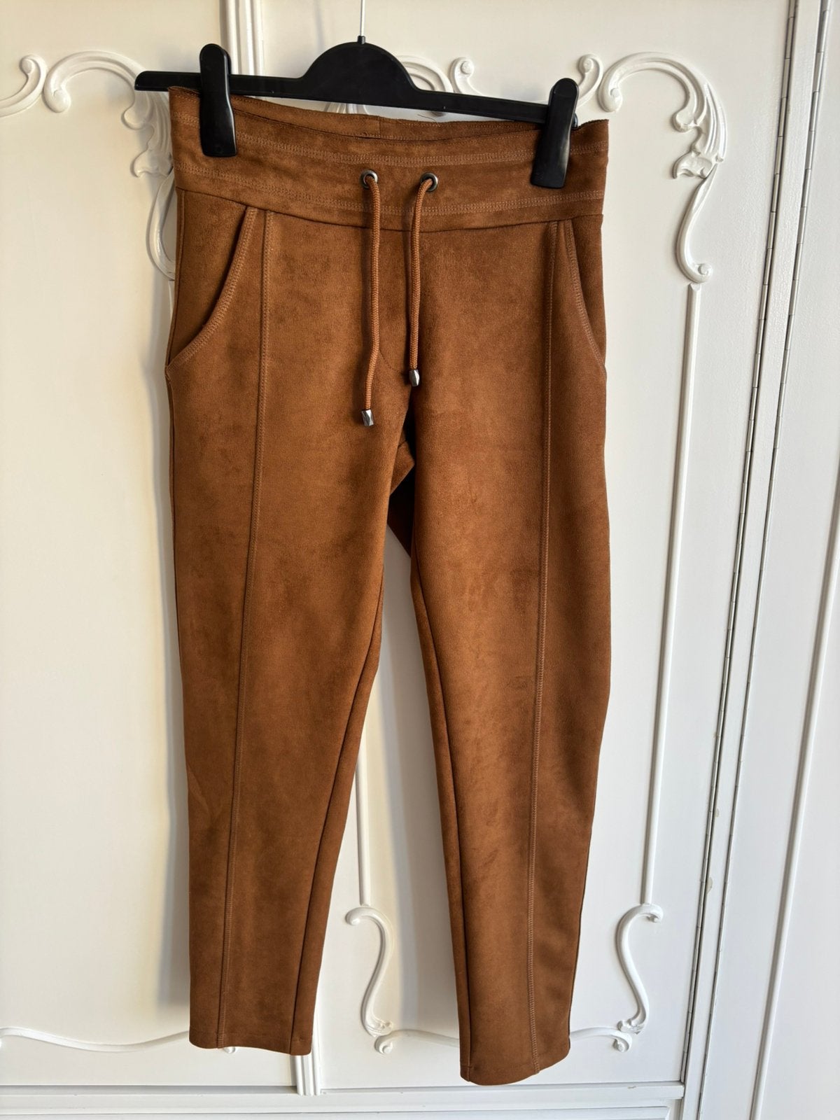 Nieuw camel bruin suedine broek Zizo maat 34, Bruin, Nieuw, Ophalen of Verzenden, Maat 34 (XS) of kleiner