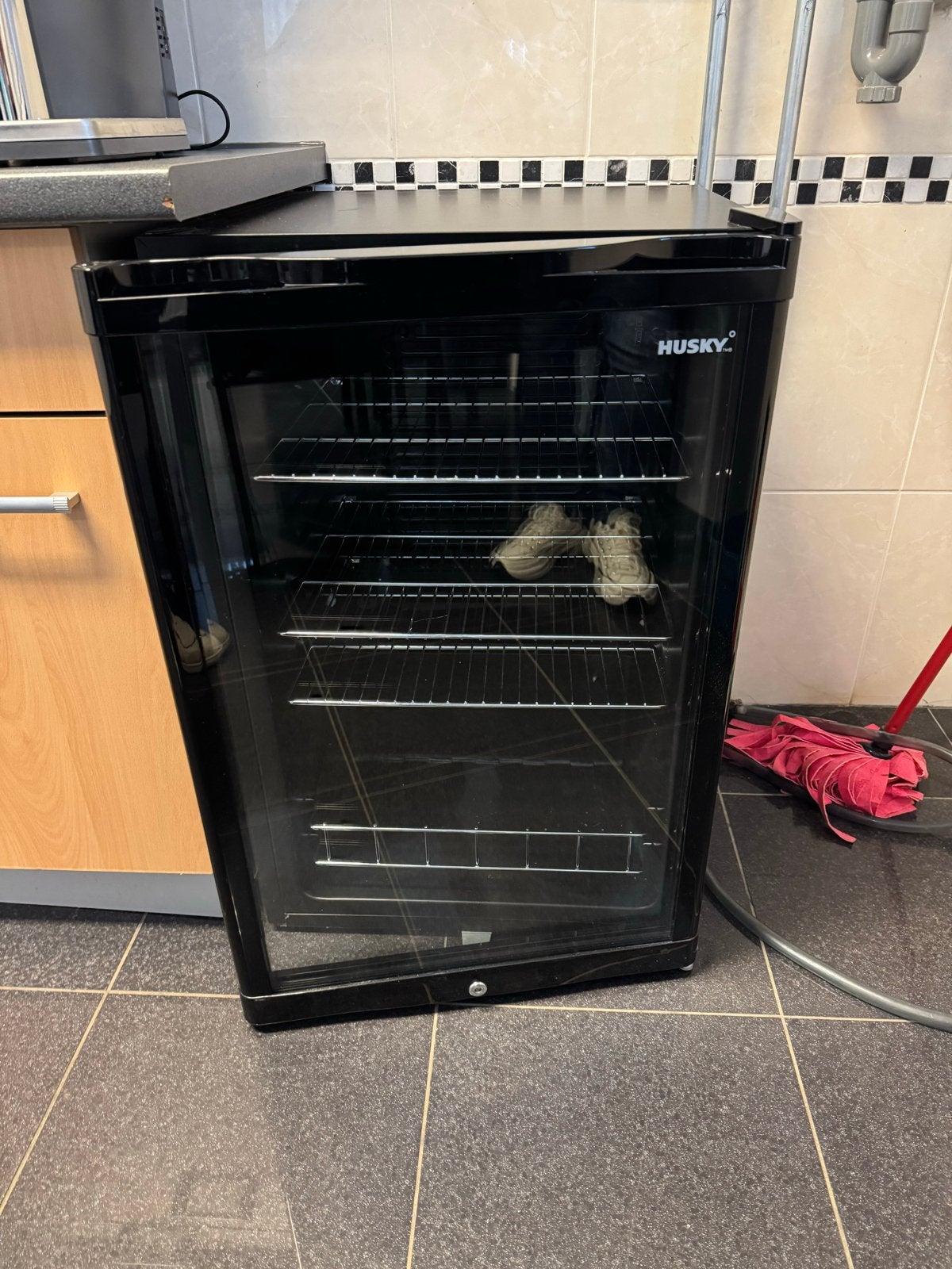 Husky Mini Koelkast Zwart - Compact en Stijlvol, Witgoed en Apparatuur, Ophalen, Zonder vriesvak, Minder dan 85 cm, 45 tot 60 cm