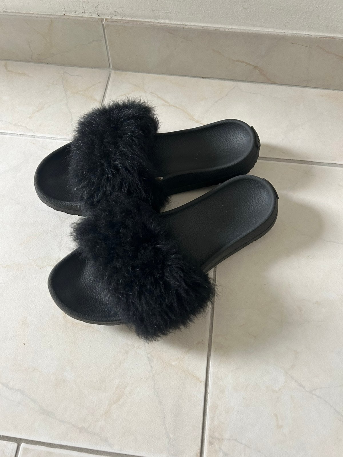 UGG, Ophalen of Verzenden, Zo goed als nieuw, Pantoffels of Sloffen