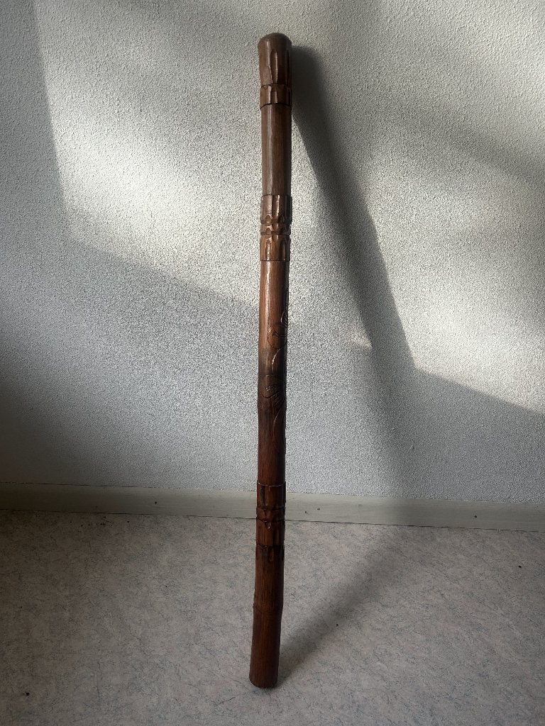 Bamboe didgeridoo 119,5 cm met houtsnijwerk, Muziek en Instrumenten, Blaasinstrumenten | Didgeridoos, Ophalen, Gebruikt