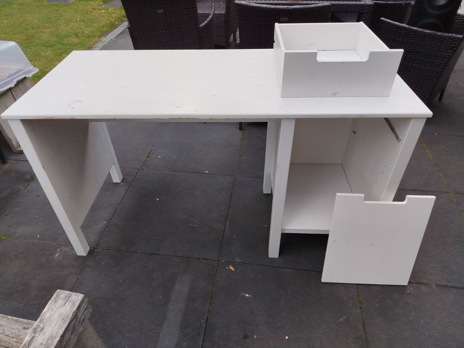 Gebruikt houten bureau - opknapper, Huis en Inrichting, Bureaus, Gebruikt, Hout, Wit, Ophalen