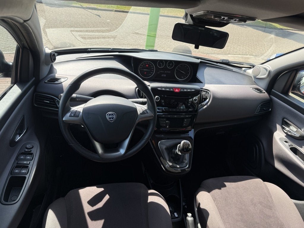 Lancia Ypsilon 0.9 TwinAir Silver airco ccr 5drs 16000KM N.A, Auto's, Lancia, Euro 5, 86 pk, Gebruikt, Beige